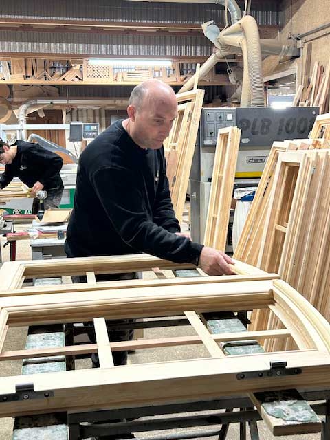 menuiserie-sarda-atelier-fabrication-pose-Tournissan-savoir-faire-equipe-1